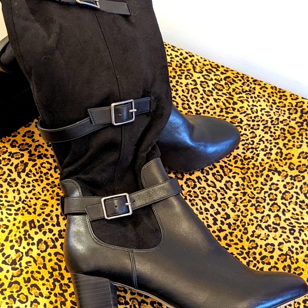NWOT Women's boots. Size 9.5 WW